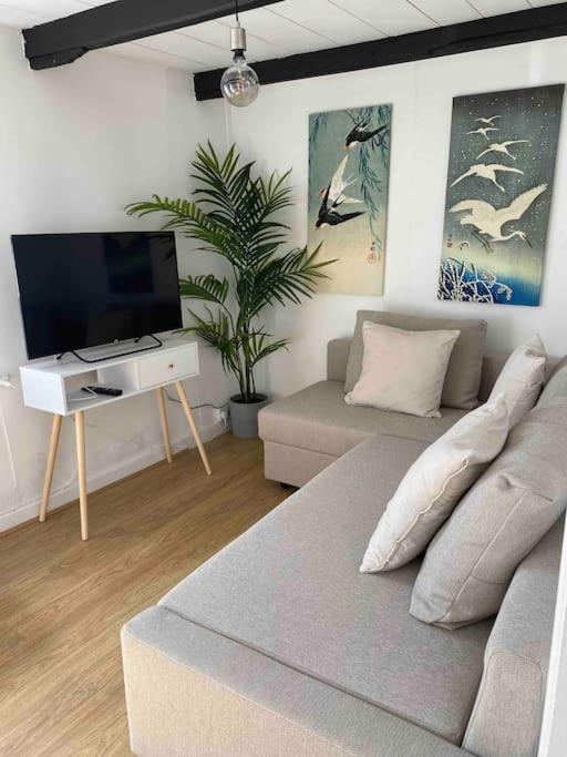 Seagulls Cottage, Touching Distance From Beach 마우스홀 외부 사진
